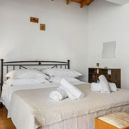 Apartment Lefkes